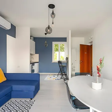 Happy Guest - Blue *